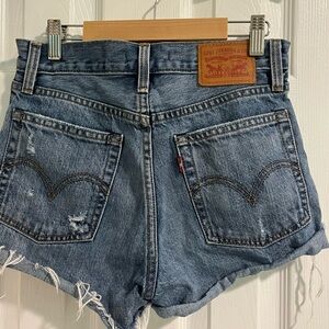 levi’s wedgie shorts size 25